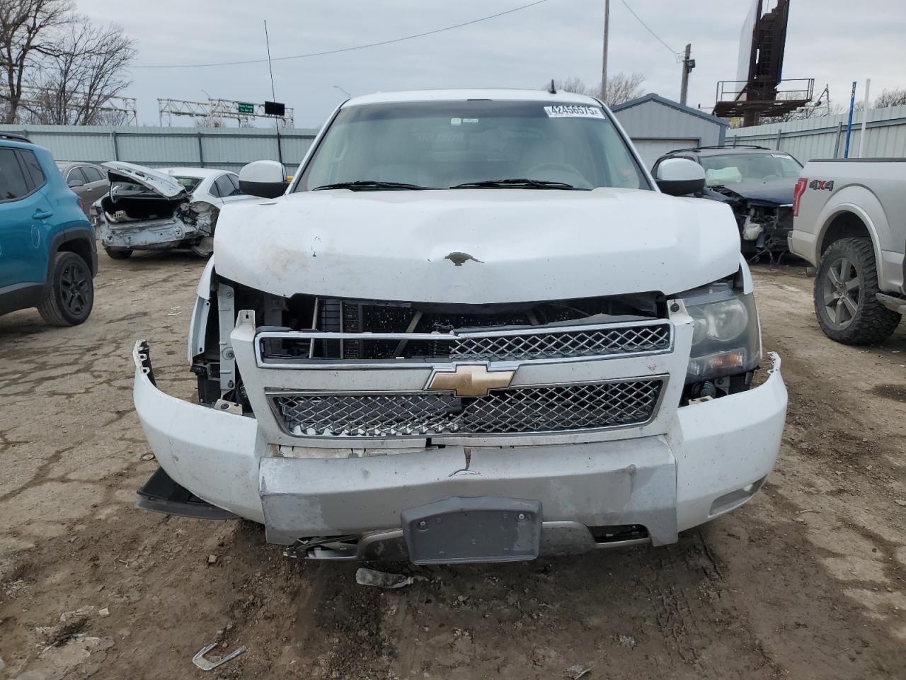 2010 Chevrolet Avalanche VIN 3GNVKFE03AG249019 Copart auction photo, front end damage thumbnail 5