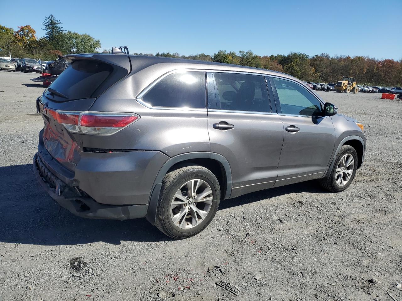 2016 Toyota Highlander VIN 5TDBKRFH5GS298413 Copart auction photo, rear end damage thumbnail 3