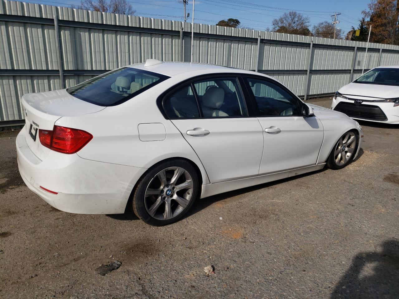 2015 BMW 3er VIN WBA3B5C51FP653350 Copart auction photo, undercarriage damage thumbnail 3