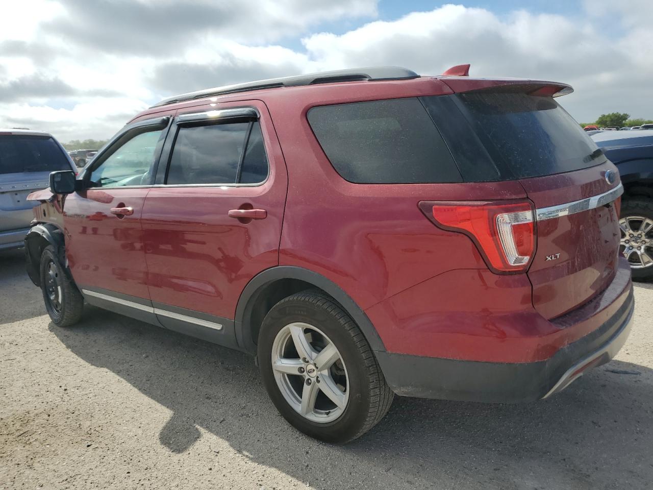 2016 Ford Explorer VIN 1FM5K8D89GGD24706 Copart auction photo, front end / minor dent/scratches damage thumbnail 2