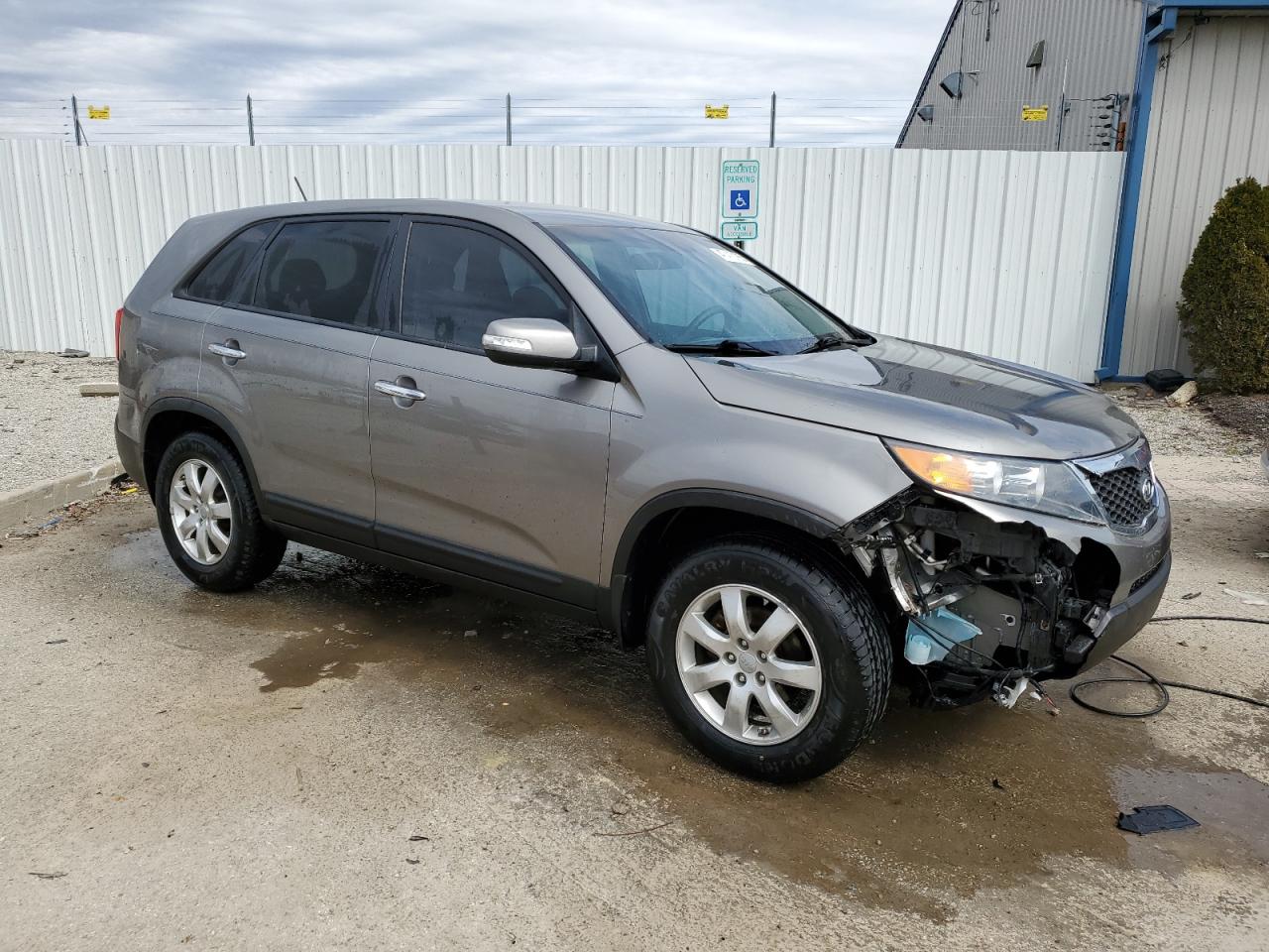 2013 KIA Sorento VIN 5XYKT3A11DG331548 Copart auction photo, front end damage thumbnail 4
