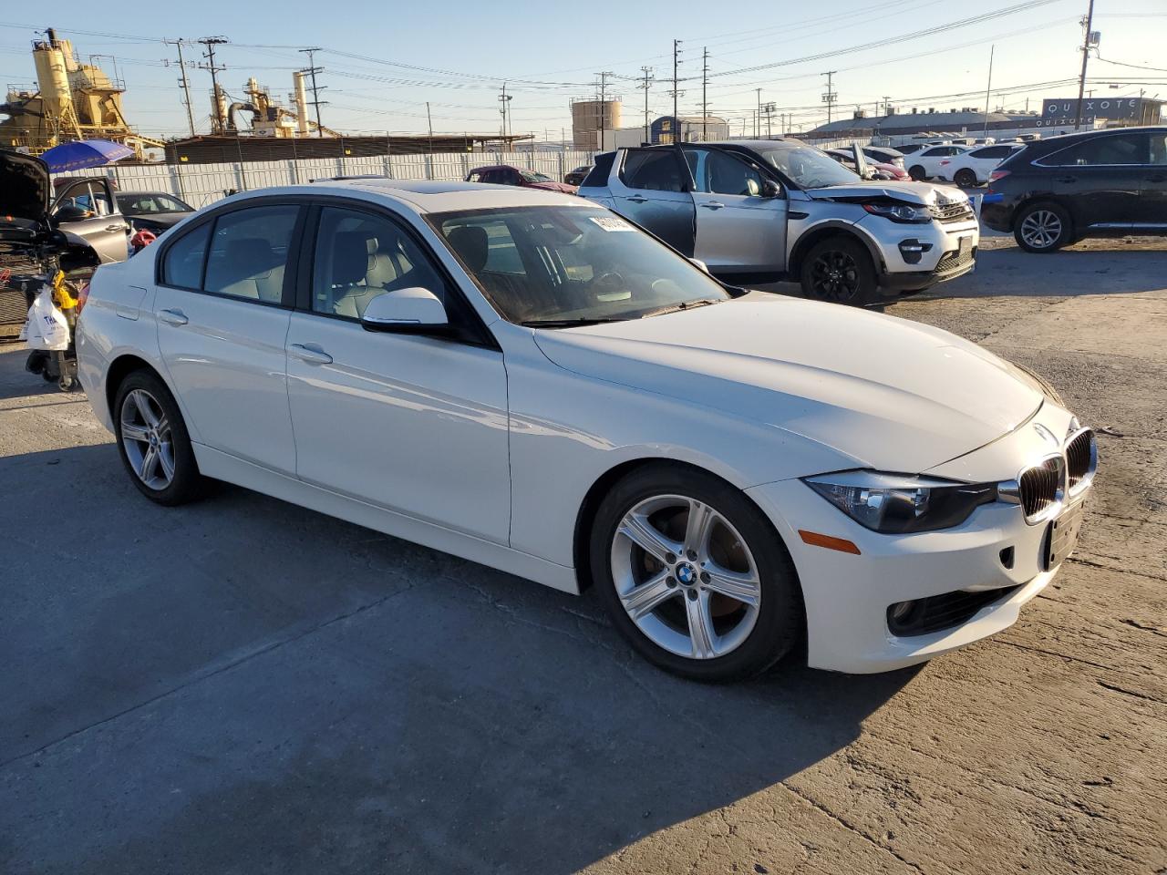 2015 BMW 3er VIN WBA3C1C51FK122717 Copart auction photo, front end / side damage thumbnail 4