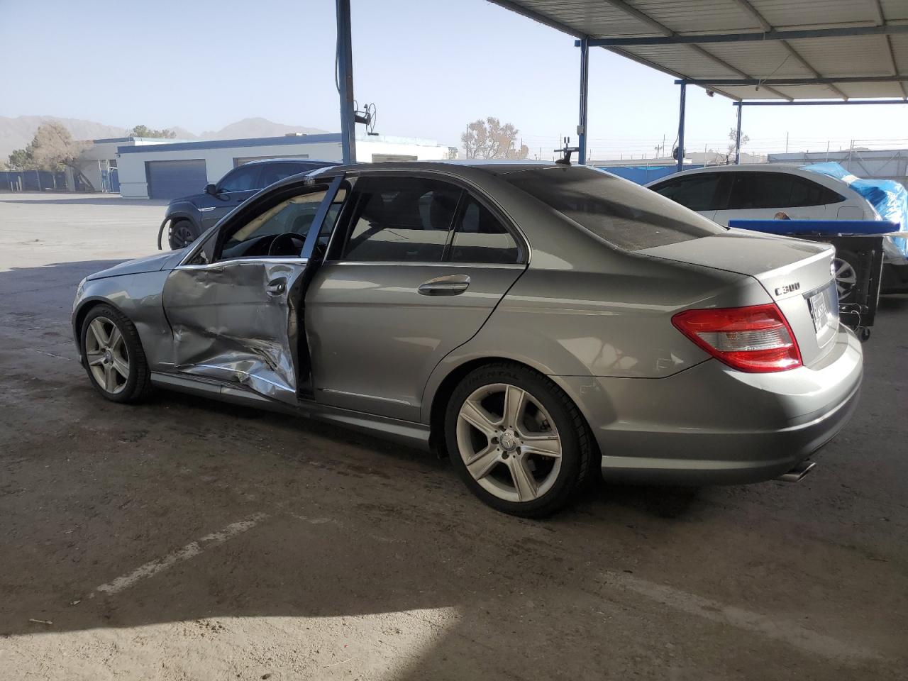 2011 Mercedes-Benz C-klasse VIN WDDGF5EB8BR164461 Copart auction photo, side / front end damage thumbnail 2