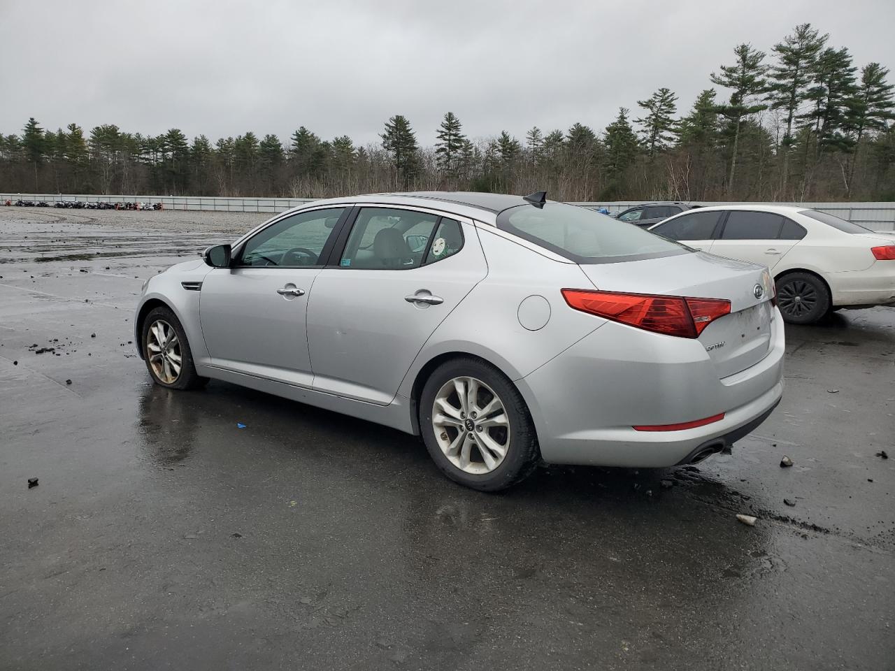 2011 KIA Optima VIN KNAGN4A75B5065836 Copart auction photo, normal wear damage thumbnail 2