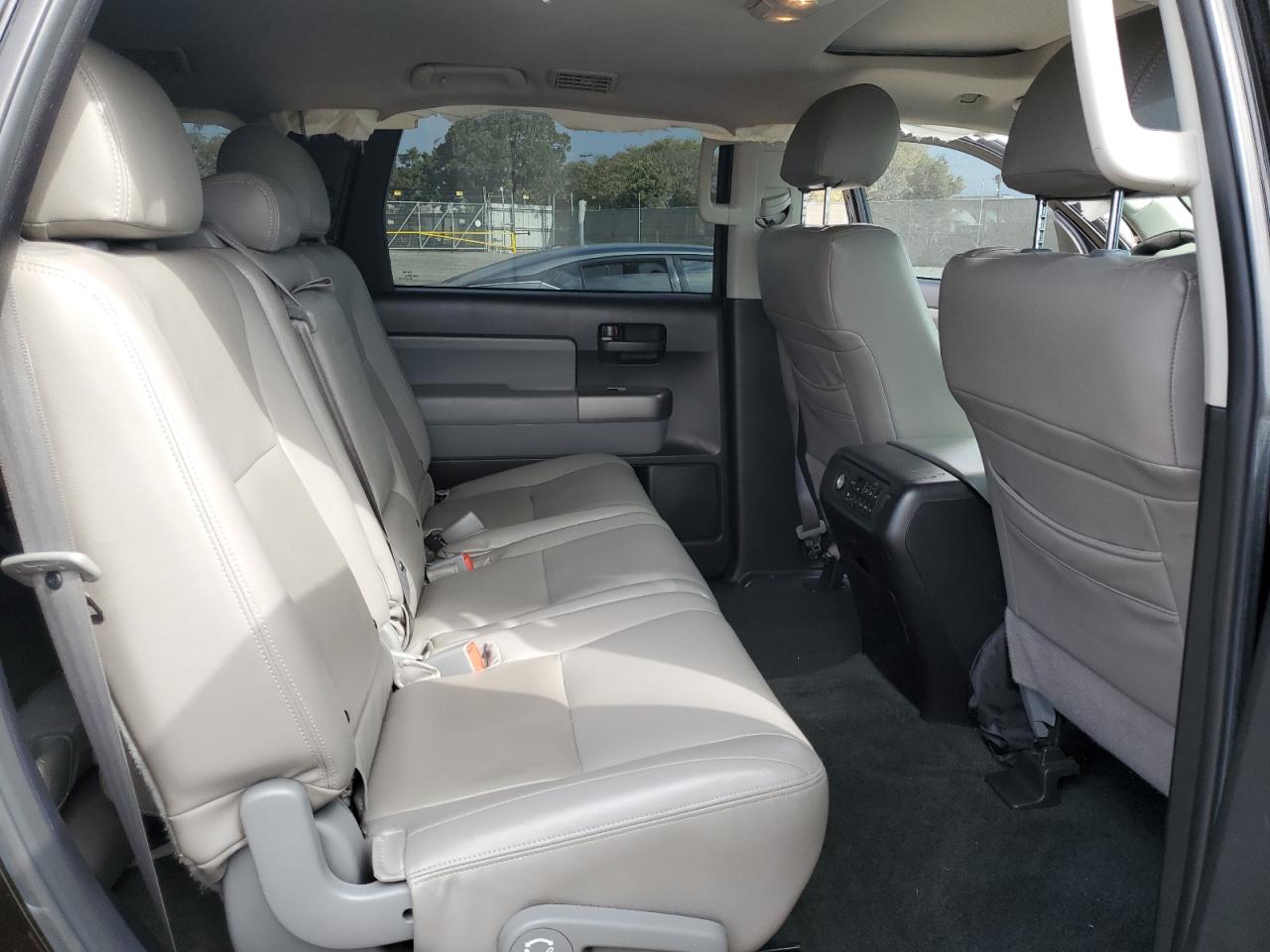2016 Toyota Sequoia VIN 5TDZY5G18GS063432 Copart auction photo, front end damage thumbnail 11