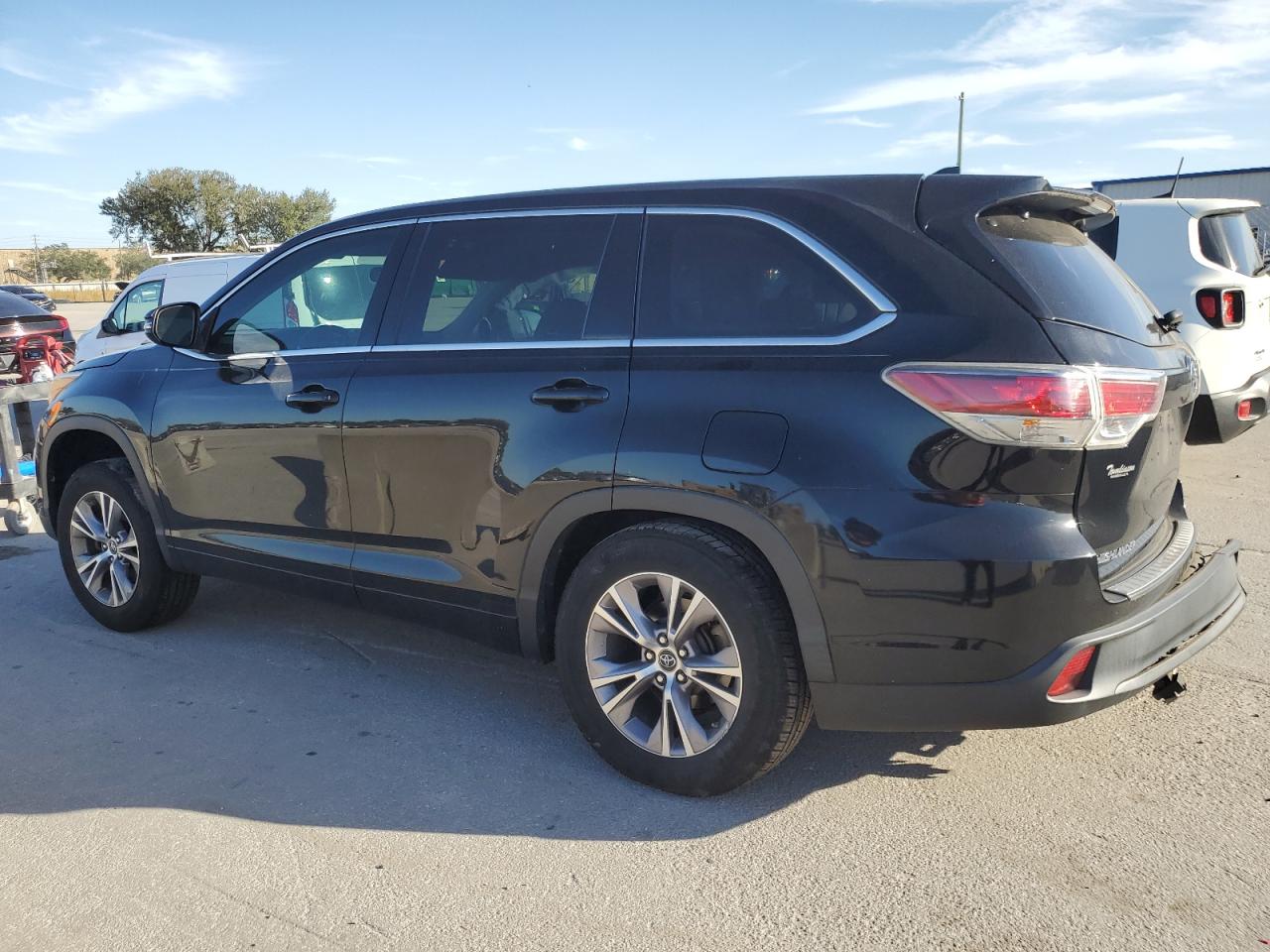 2016 Toyota Highlander VIN 5TDZKRFH1GS156042 Copart auction photo, side / rear end damage thumbnail 2