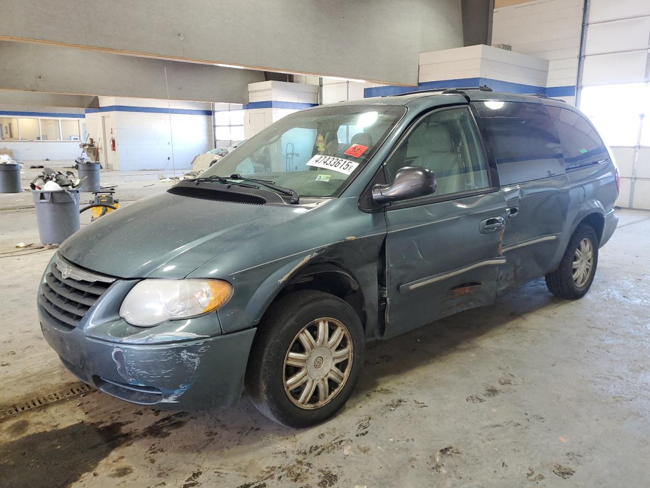 2005 Chrysler Town & Country VIN 2C4GP54L25R331848