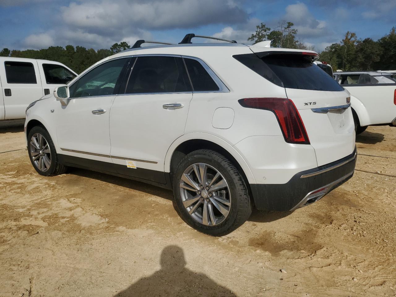 2020 Cadillac XT5 VIN 1GYKNCRS8LZ218441 Copart auction photo, water/flood damage thumbnail 2