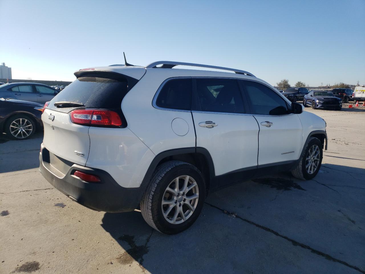 2016 Jeep Grand Cherokee VIN 1C4PJLCB2GW212612 Copart auction photo, front end damage thumbnail 3