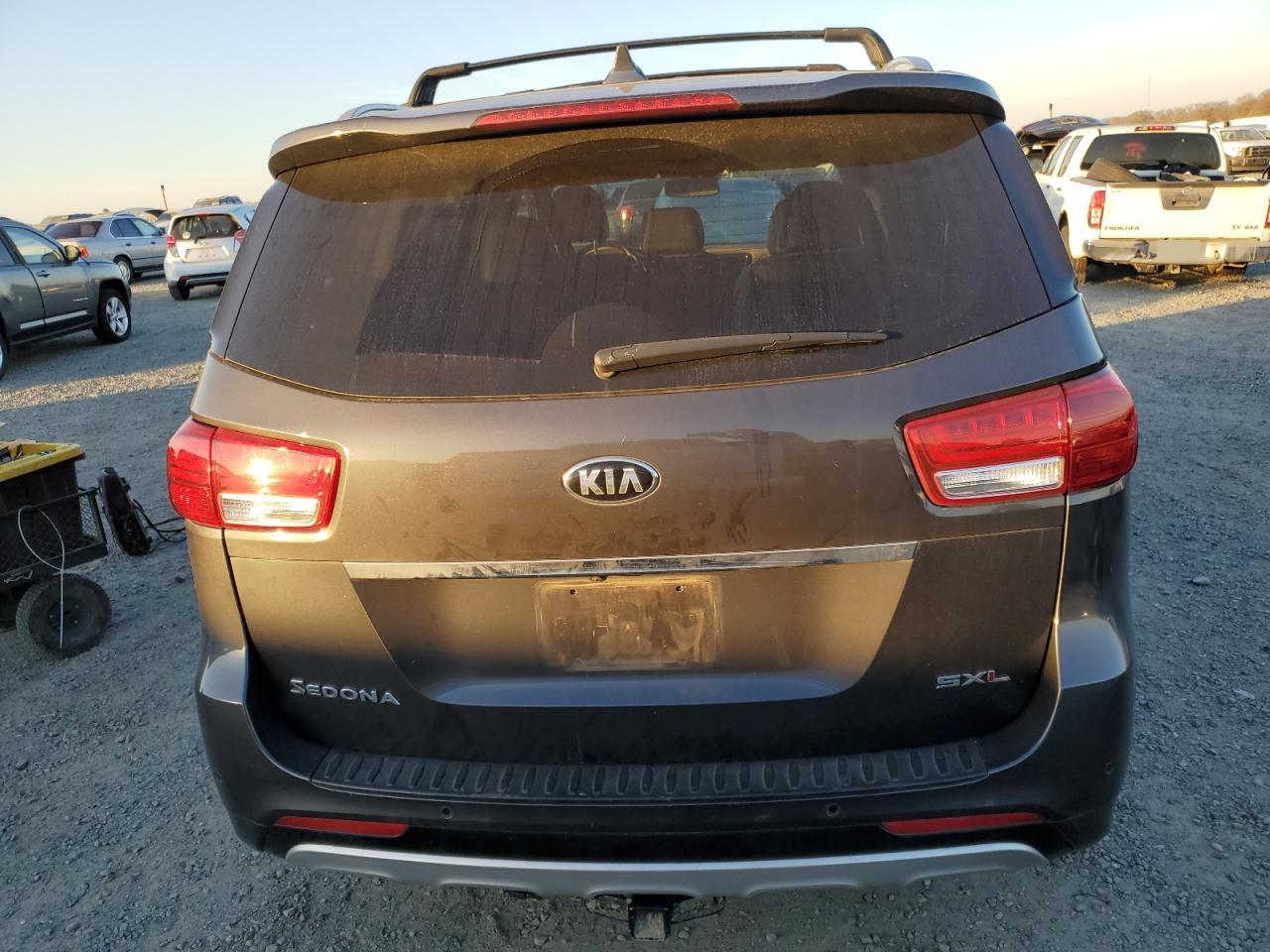 2018 KIA Sedona VIN KNDME5C17J6389707 Copart auction photo, front end damage thumbnail 6