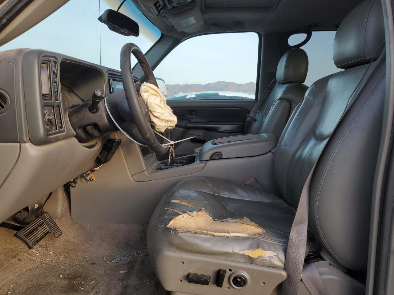 2003 Chevrolet Tahoe VIN 1GNEK13Z23R305152 Copart auction photo, front end damage thumbnail 7