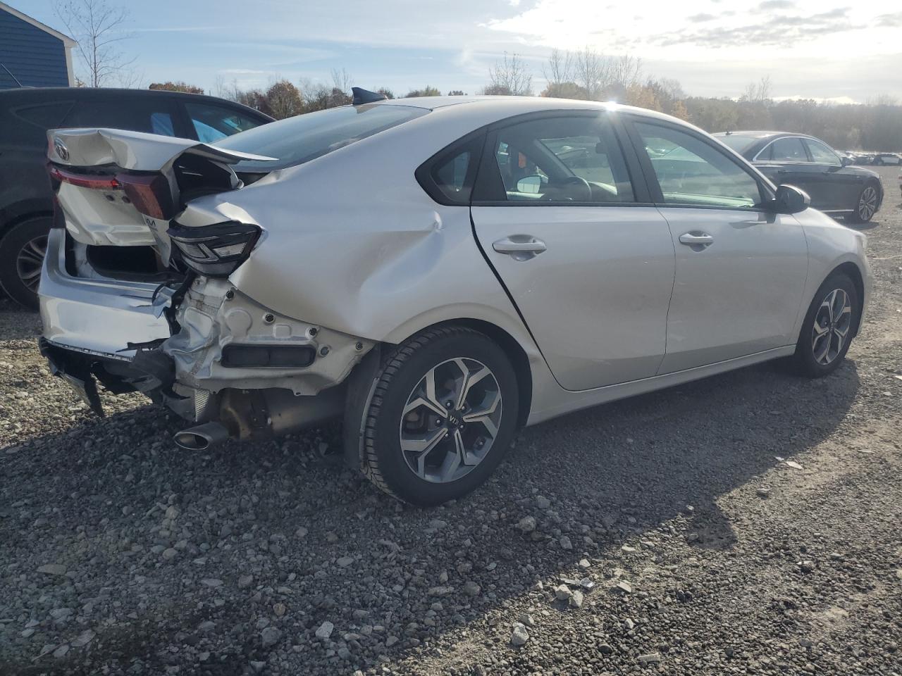 2019 KIA Forte VIN 3KPF24AD8KE105702 Copart auction photo, rear end / minor dent/scratches damage thumbnail 3