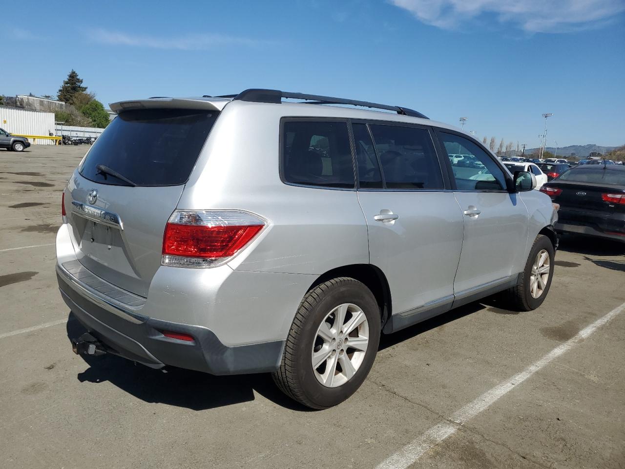 2013 Toyota Highlander VIN 5TDZK3EH5DS116444 Copart auction photo, front end damage thumbnail 3
