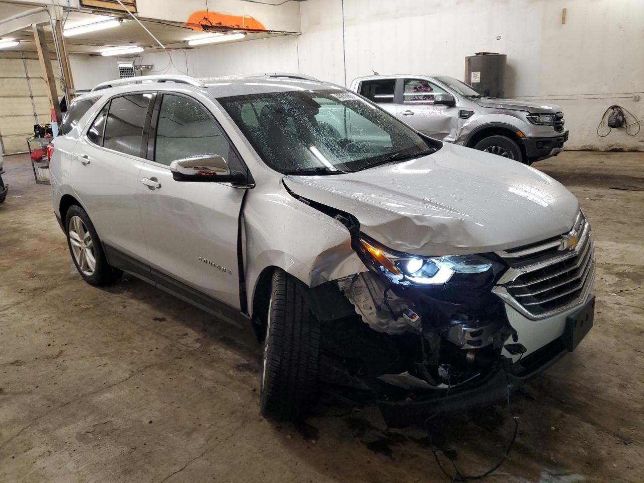 2019 Chevrolet Equinox VIN 2GNAXYEX8K6257235 Copart auction photo, front end damage thumbnail 4