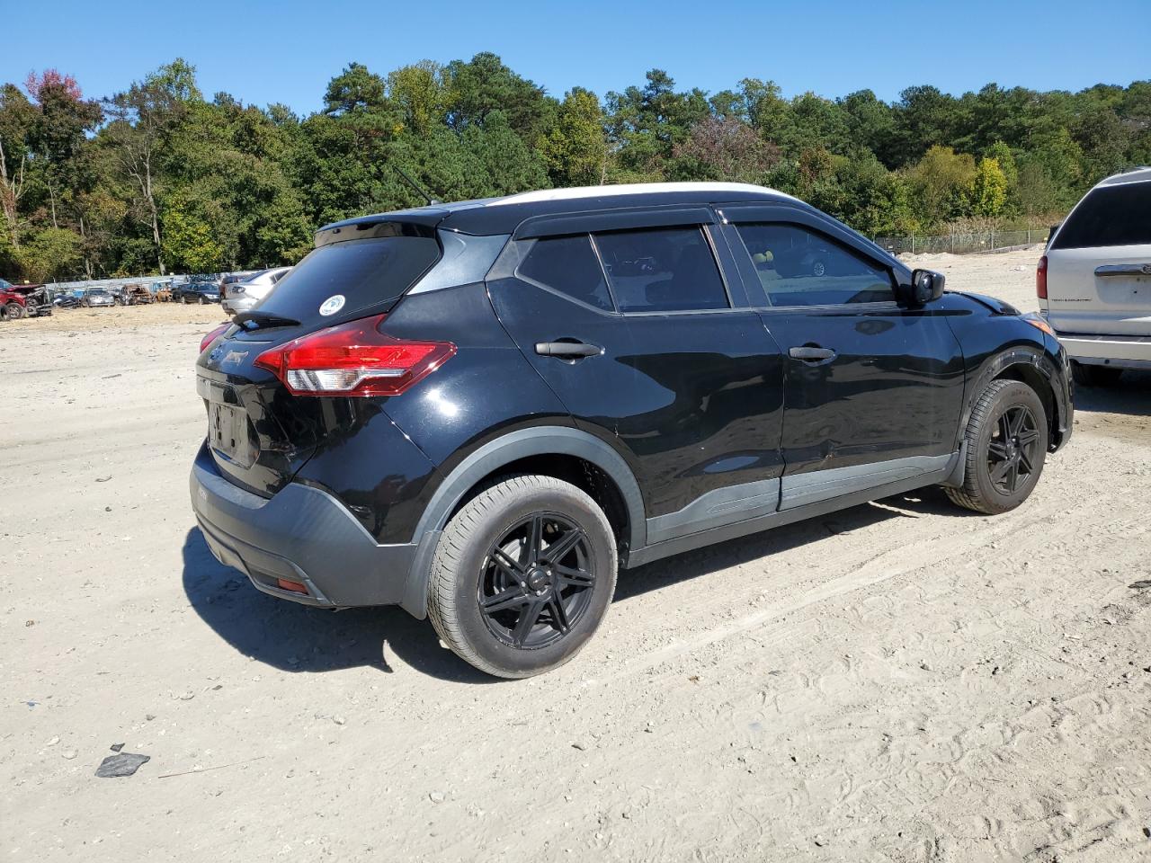 2018 Nissan Kicks VIN 3N1CP5CU3JL506577 Copart auction photo, front end / all over damage thumbnail 3