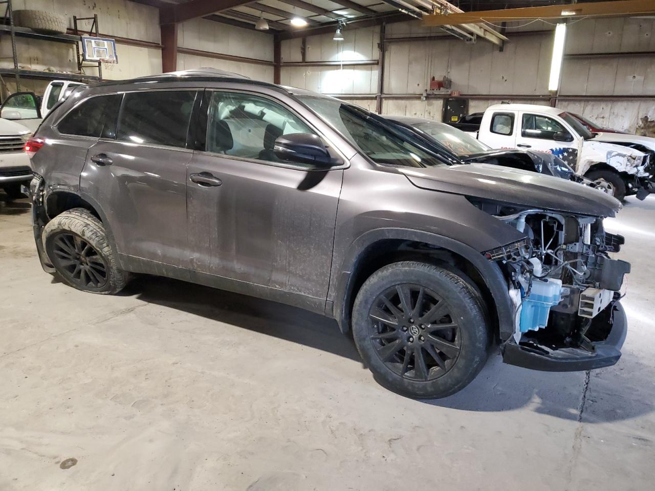2019 Toyota Highlander VIN 5TDJZRFH6KS573657 Copart auction photo, all over / undercarriage damage thumbnail 4