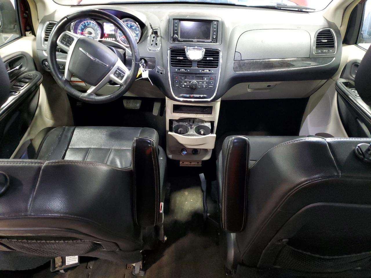 2015 Chrysler Town & Country VIN 2C4RC1BG6FR595952 Copart auction photo, front end / side damage thumbnail 8
