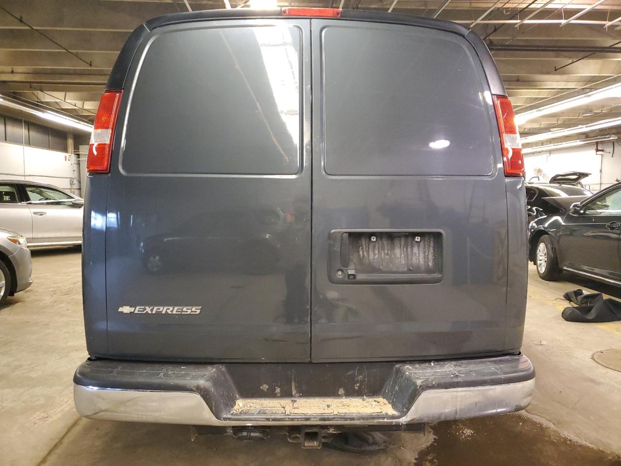 2017 Chevrolet Express VIN 1GCWGBFG8H1131818 Copart auction photo, front end / mechanical damage thumbnail 6