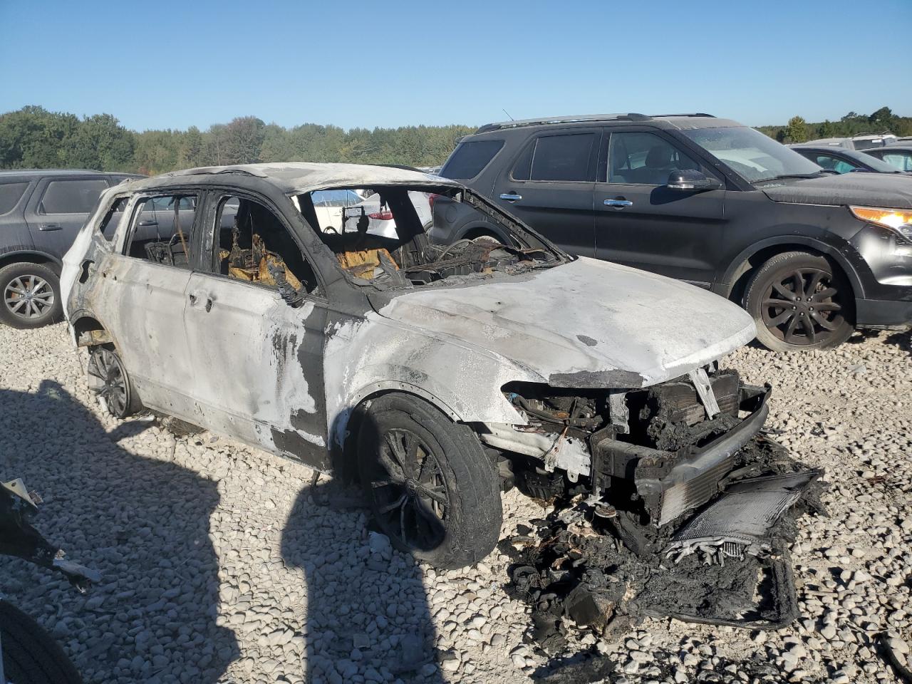 2021 Volkswagen Tiguan VIN 3VV1B7AXXMM032820 Copart auction photo, burn / replaced vin damage thumbnail 4