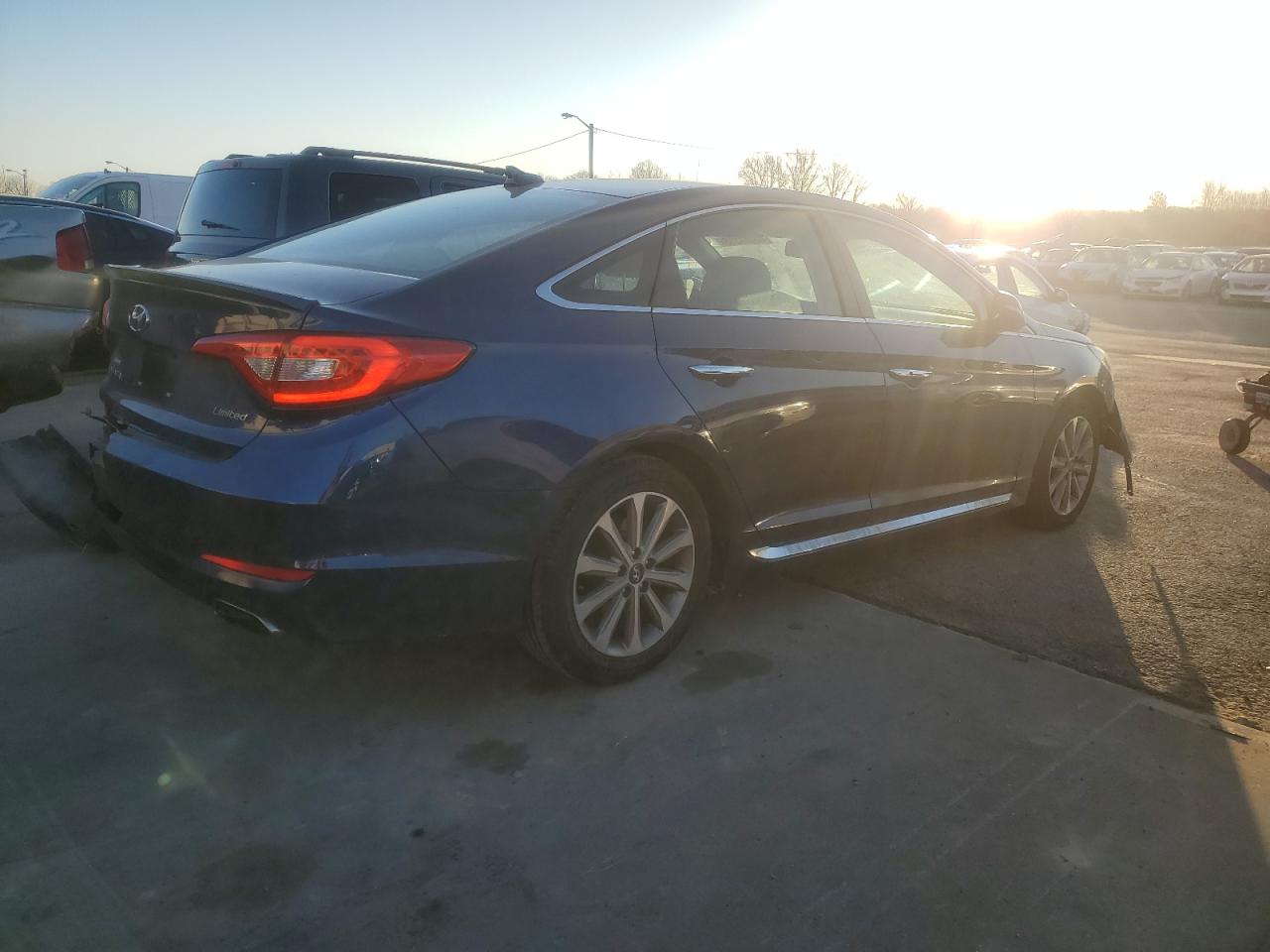 2017 Hyundai Sonata VIN 5NPE34AF8HH596125 Copart auction photo, front end / rear end damage thumbnail 3