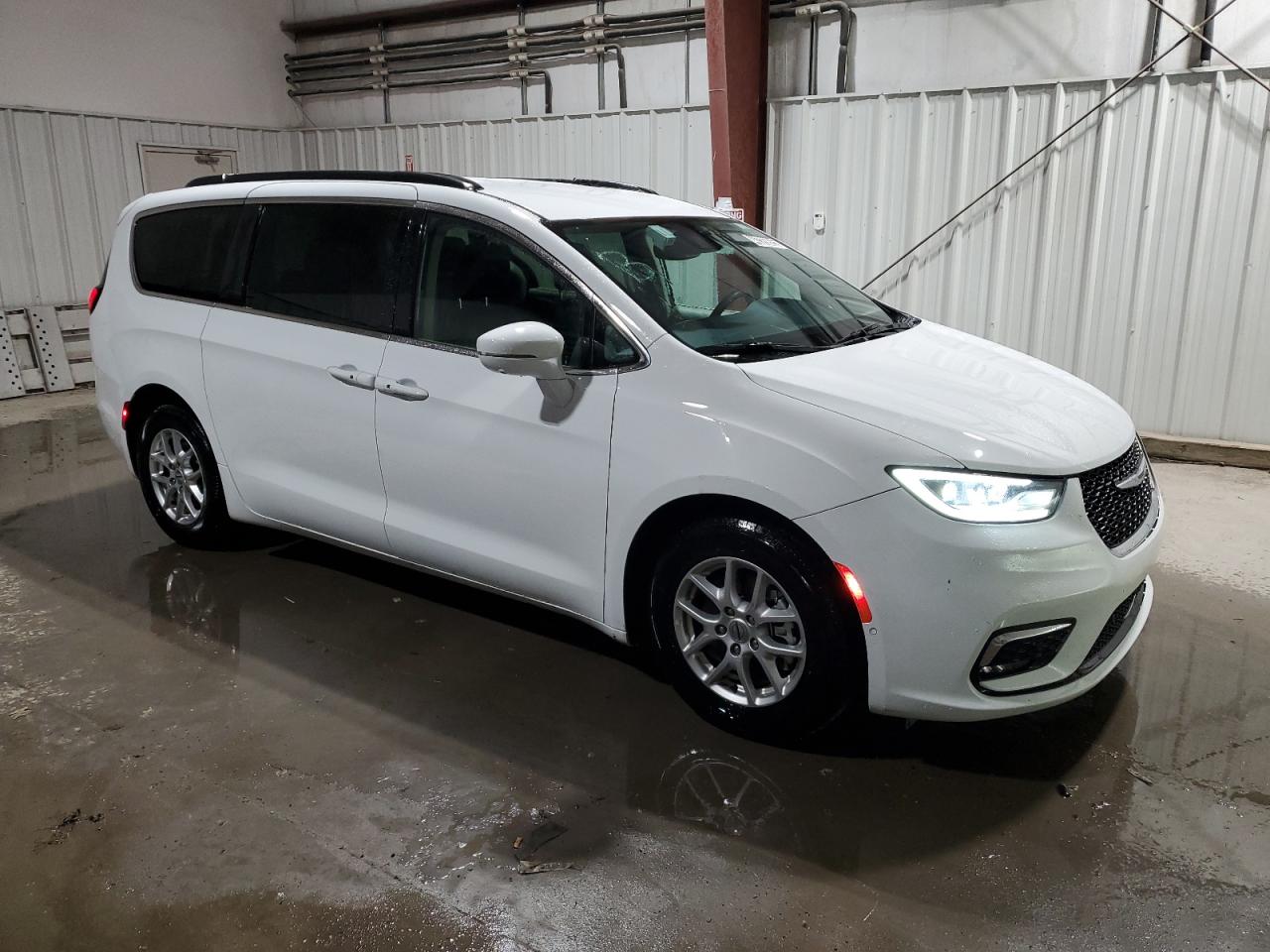 2022 Chrysler Pacifica VIN 2C4RC1BG5NR212985 Copart auction photo, front end / side damage thumbnail 4