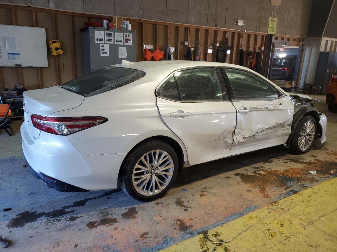 2019 Toyota Camry VIN 4T1B11HK4KU297783 Copart auction photo, side / front end damage thumbnail 3