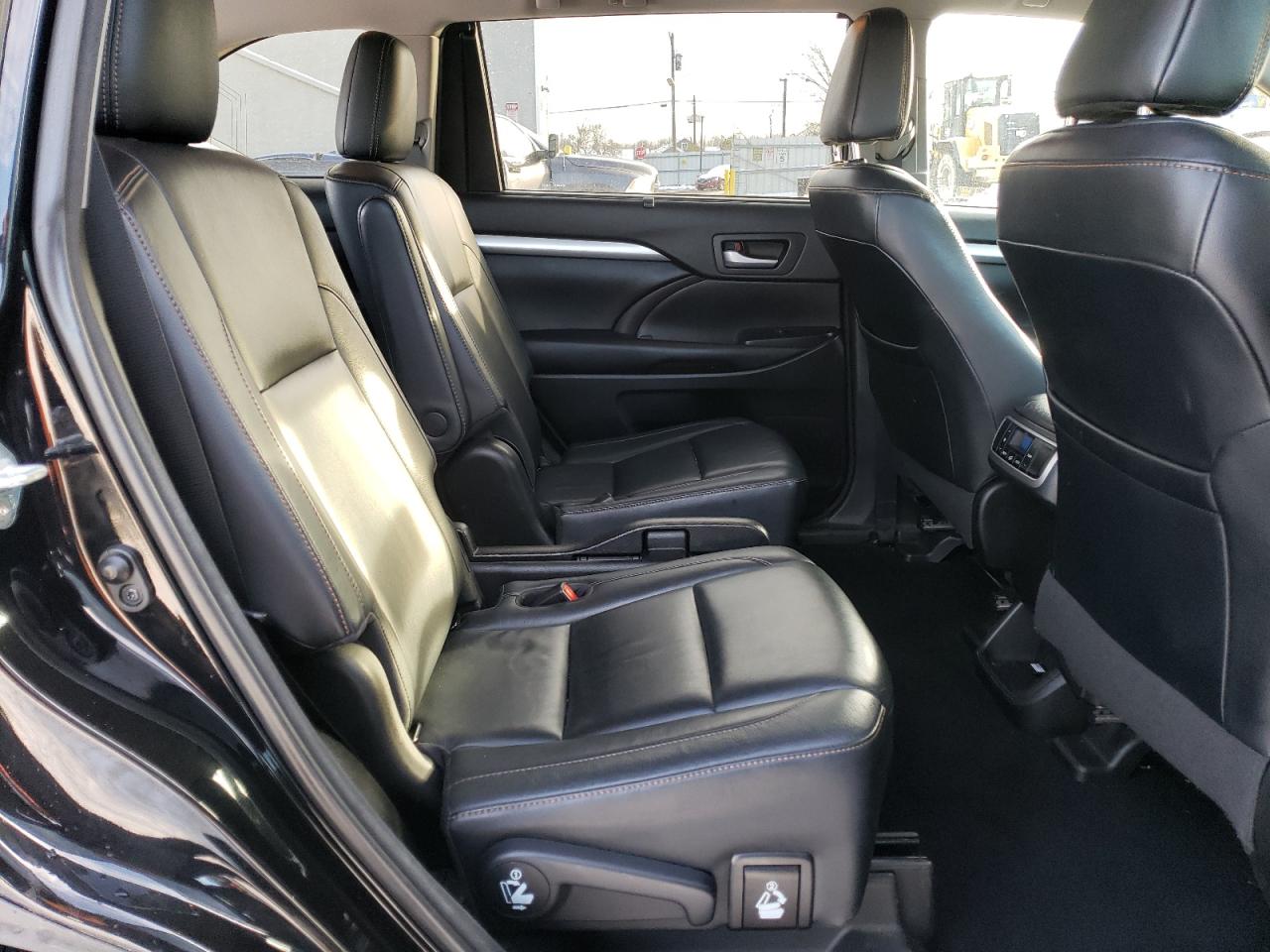 2018 Toyota Highlander VIN 5TDJZRFH3JS538704 Copart auction photo, front end / side damage thumbnail 11