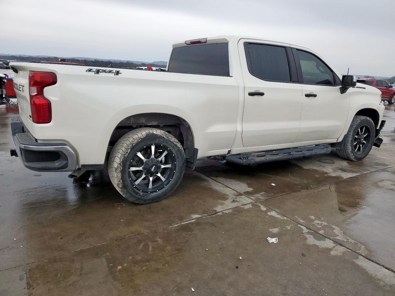 2020 Chevrolet Silverado VIN 3GCUYDED6LG267804 Copart auction photo, front end damage thumbnail 3