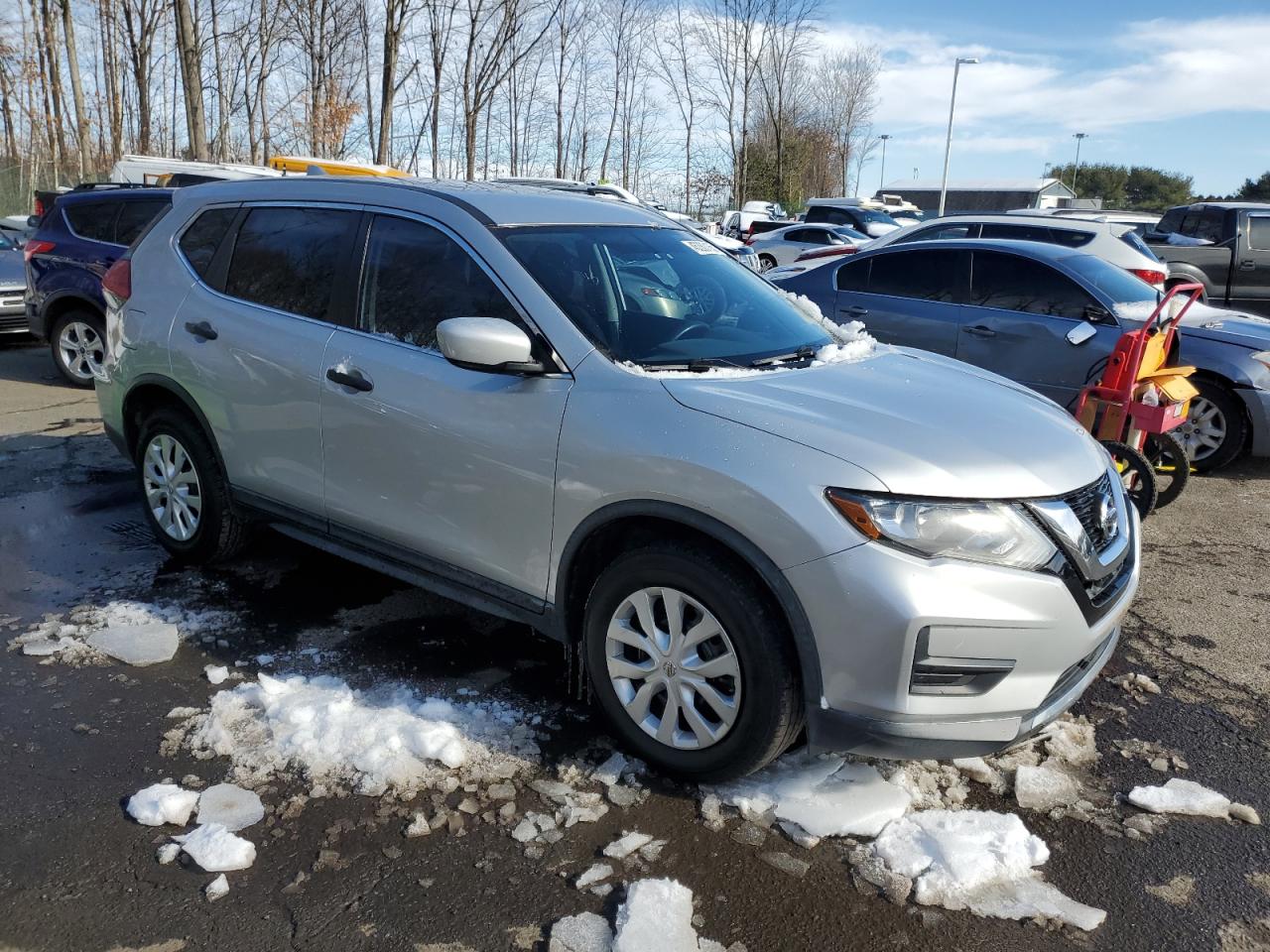 2017 Nissan Rogue VIN KNMAT2MV4HP517348 Copart auction photo, minor dent/scratches damage thumbnail 4