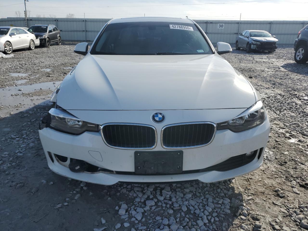 2015 BMW 3er VIN WBA3B1C57FK140559 Copart auction photo, front end damage thumbnail 5