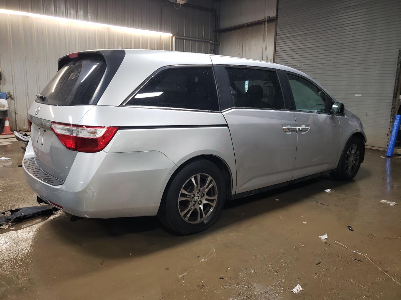 2013 Honda Odyssey VIN 5FNRL5H43DB042981 Copart auction photo, side / front end damage thumbnail 3