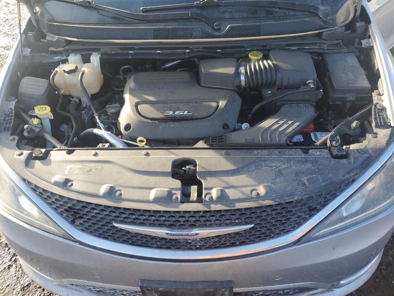 2018 Chrysler Pacifica VIN 2C4RC1BGXJR233468 Copart auction photo, front end / minor dent/scratches damage thumbnail 14