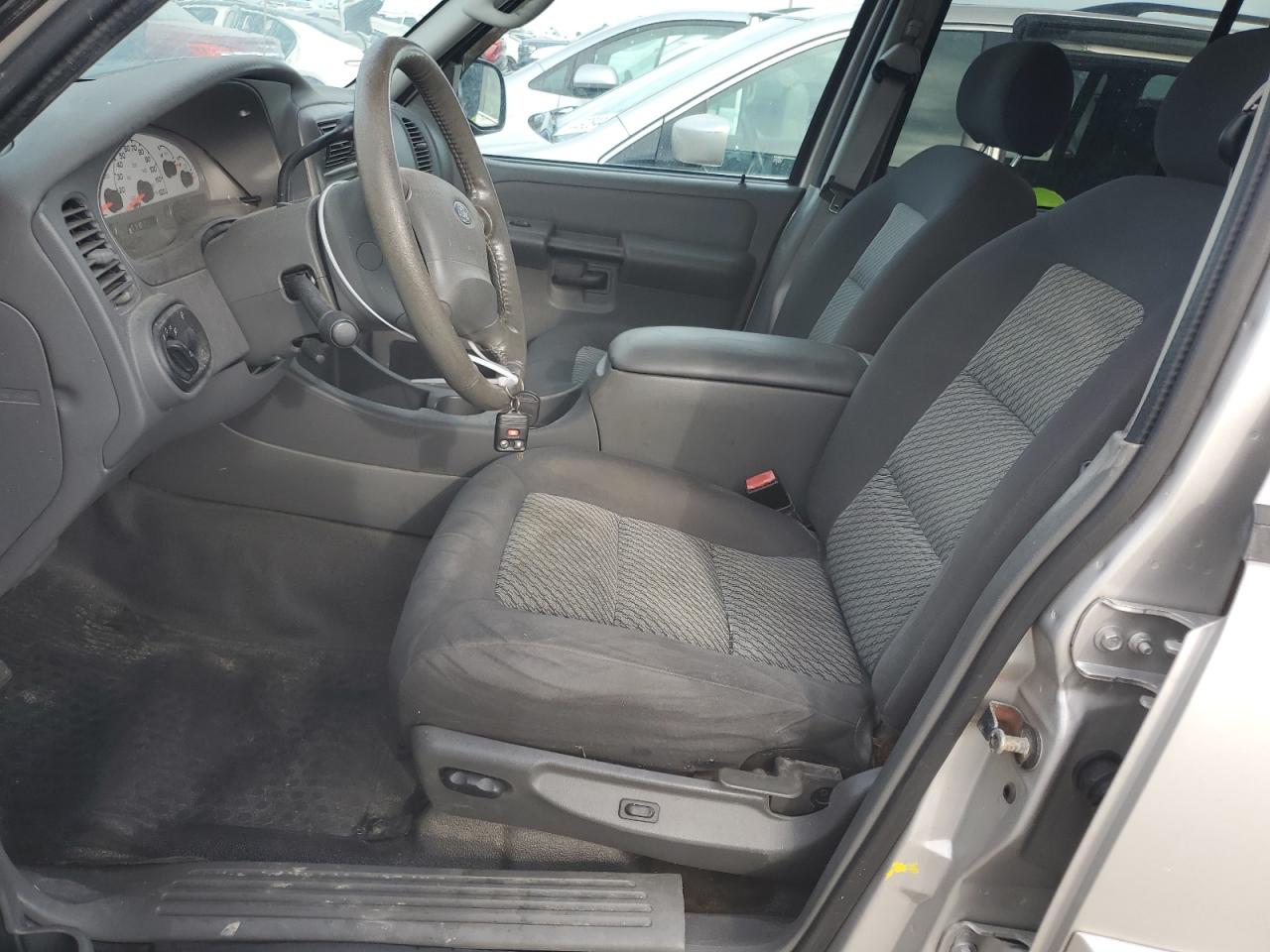 2005 Ford Explorer VIN 1FMZU67K75UA88269 Copart auction photo, water/flood / minor dent/scratches damage thumbnail 7