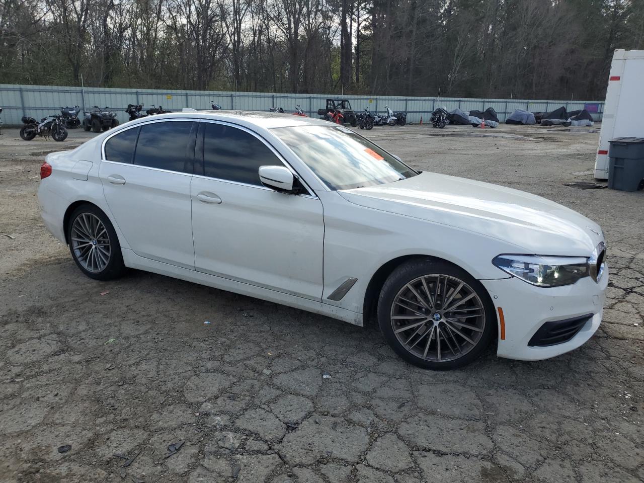 2019 BMW 5er VIN WBAJA5C58KWA57892 Copart auction photo, front end / minor dent/scratches damage thumbnail 4