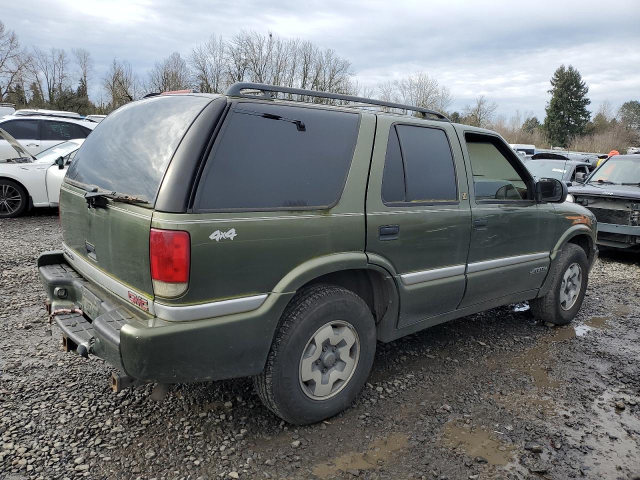 2001 GMC Jimmy VIN 1GKDT13W912219905 Copart auction photo, vandalism / burn - interior damage thumbnail 3