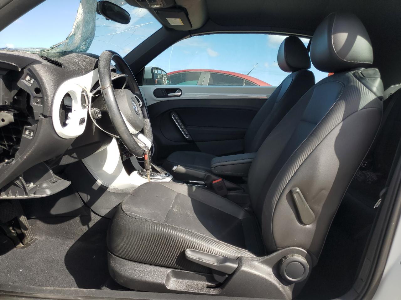 2019 Volkswagen Beetle VIN 3VW5DAAT6KM500590 Copart auction photo, biohazard/chemical / front end damage thumbnail 7