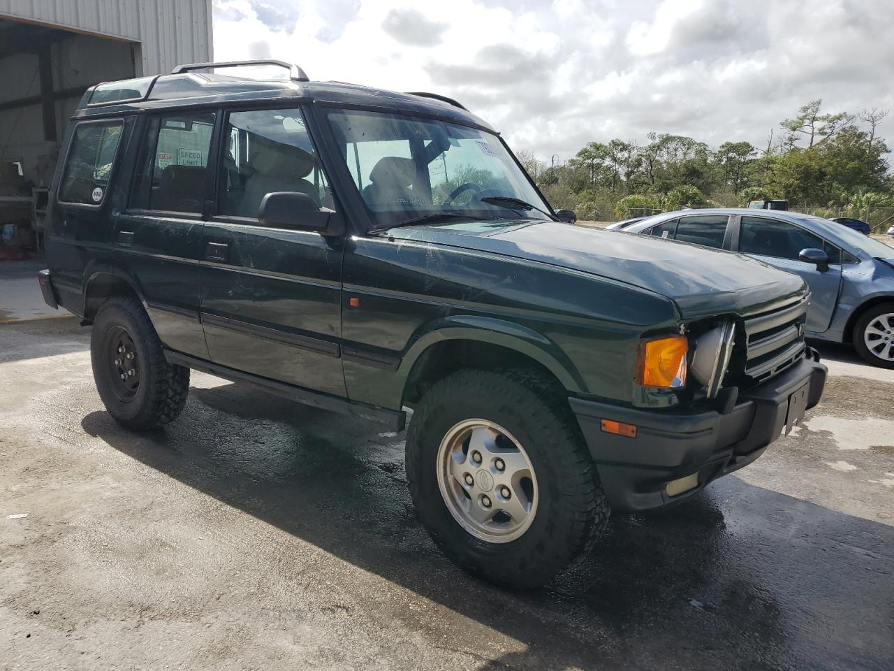 1996 Land Rover Discovery VIN SALJY1243TA518081 Copart auction photo, front end / minor dent/scratches damage thumbnail 4