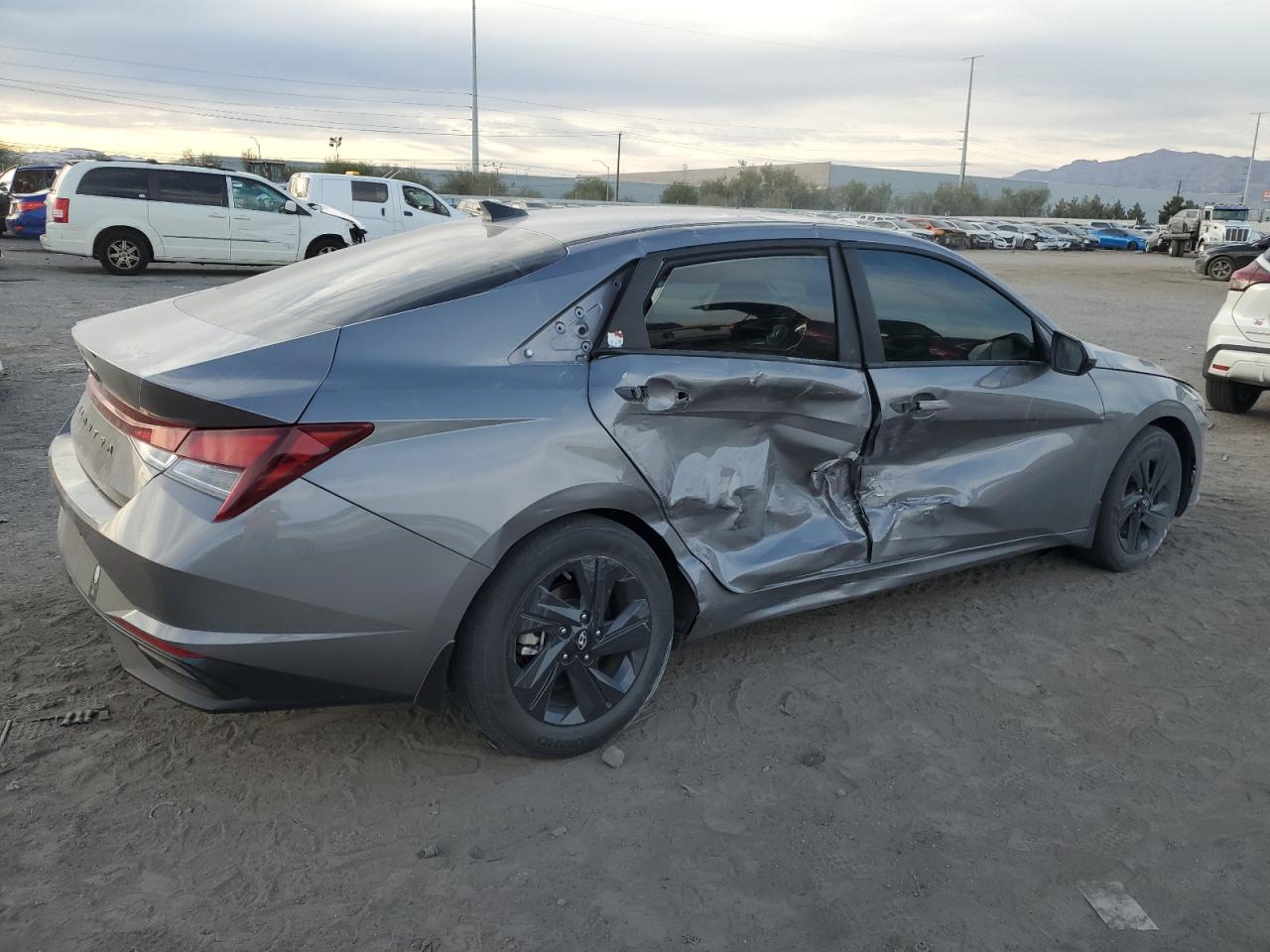 2022 Hyundai Elantra VIN KMHLM4AG5NU337117 Copart auction photo, side damage thumbnail 3
