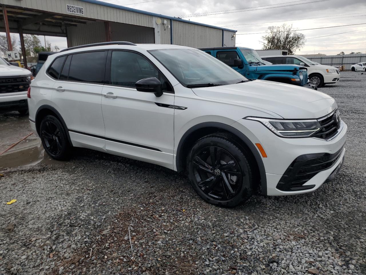 2024 Volkswagen Tiguan VIN 3VVCB7AX5RM053056 Copart auction photo, water/flood damage thumbnail 4