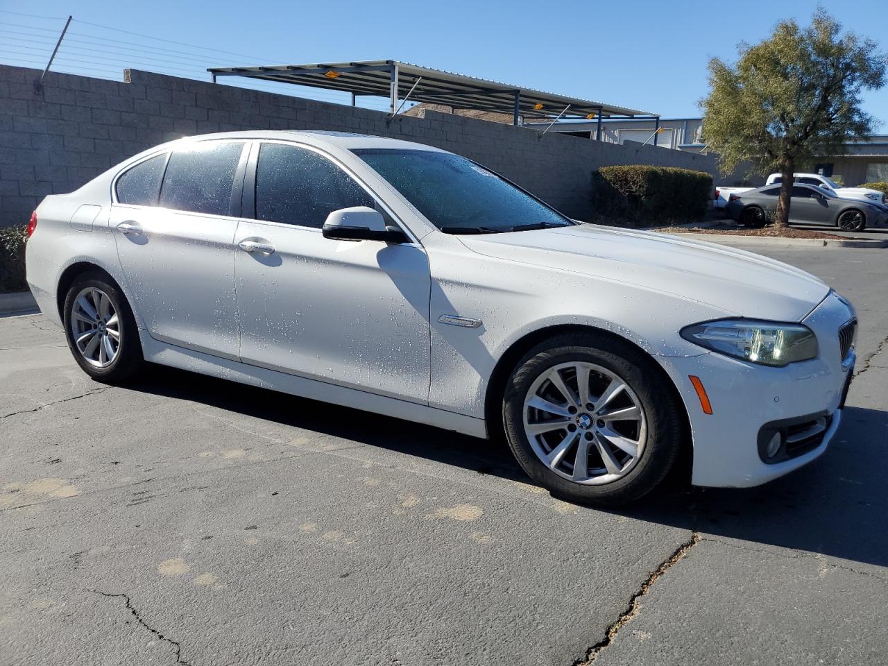2015 BMW 5er VIN WBA5A7C56FD622636 Copart auction photo, minor dent/scratches damage thumbnail 4