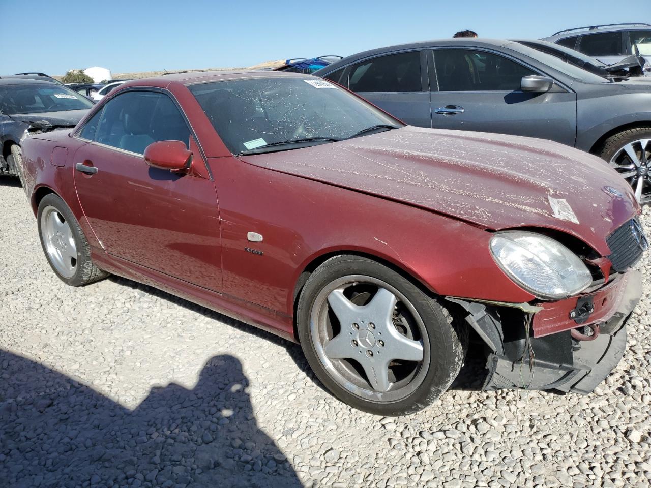 2000 Mercedes-Benz SLK-klasse VIN WDBKK47F4YF162029 Copart auction photo, front end damage thumbnail 4