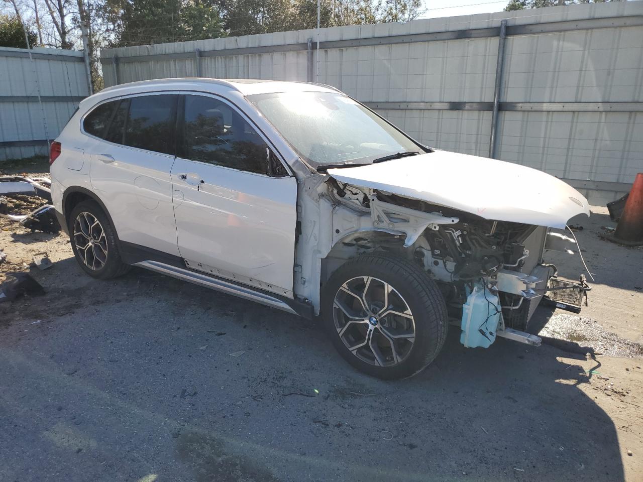 2020 BMW X1 VIN WBXJG9C08L5R39360 Copart auction photo, front end / side damage thumbnail 4