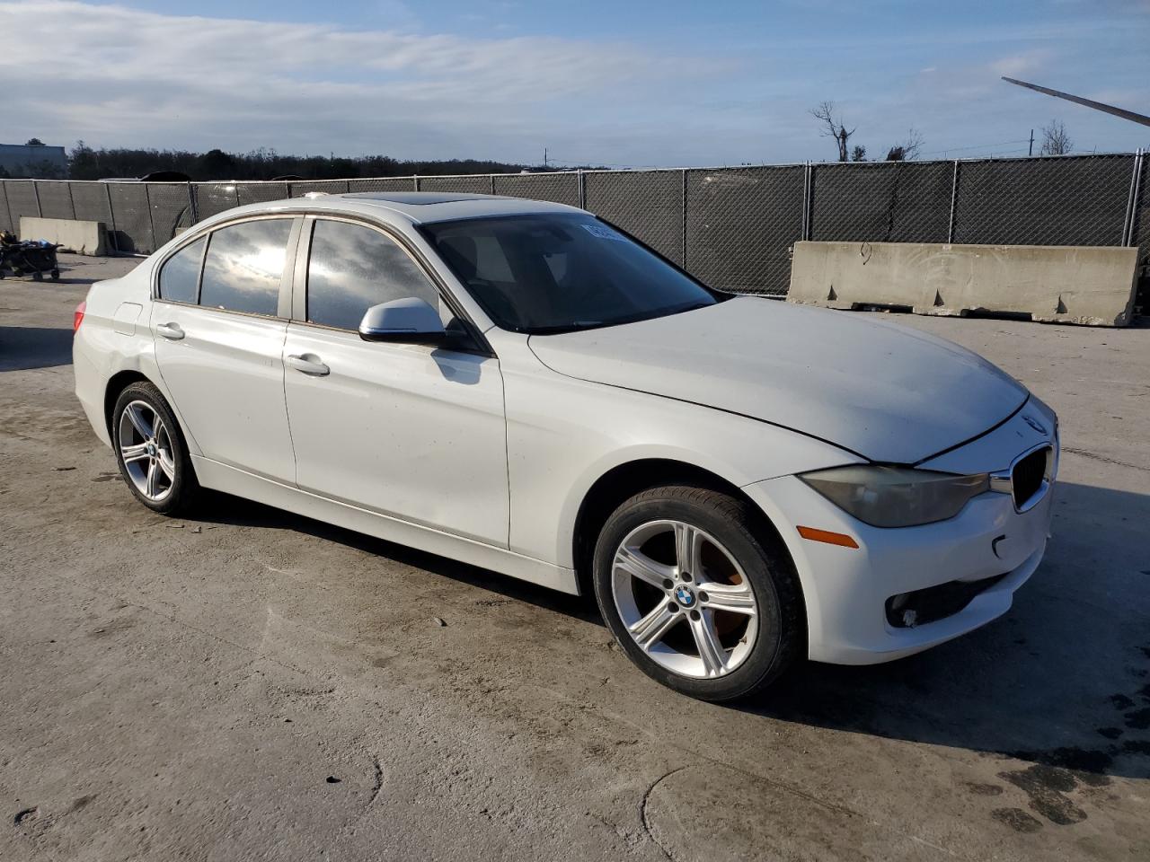 2014 BMW 3er VIN WBA3B1C56EP680650 Copart auction photo, side damage thumbnail 4