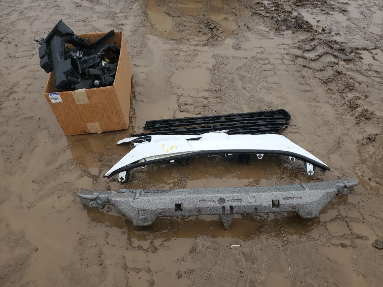 2023 Toyota RAV 4 VIN 2T3P1RFV0PW352407 Copart auction photo, front end / minor dent/scratches damage thumbnail 13