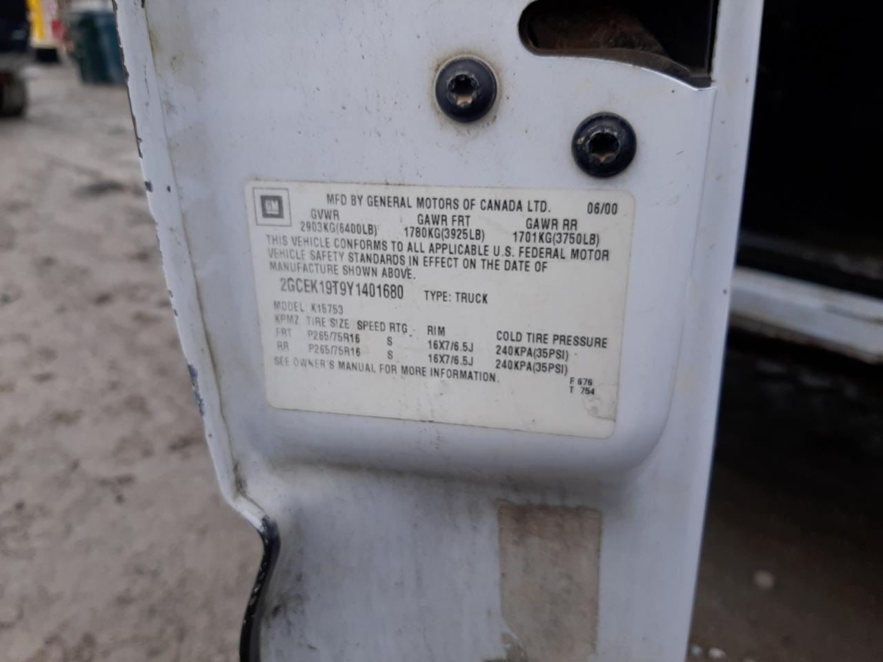 2000 Chevrolet Silverado VIN 2GCEK19T9Y1401680 Copart auction photo, mechanical / rear end damage thumbnail 12