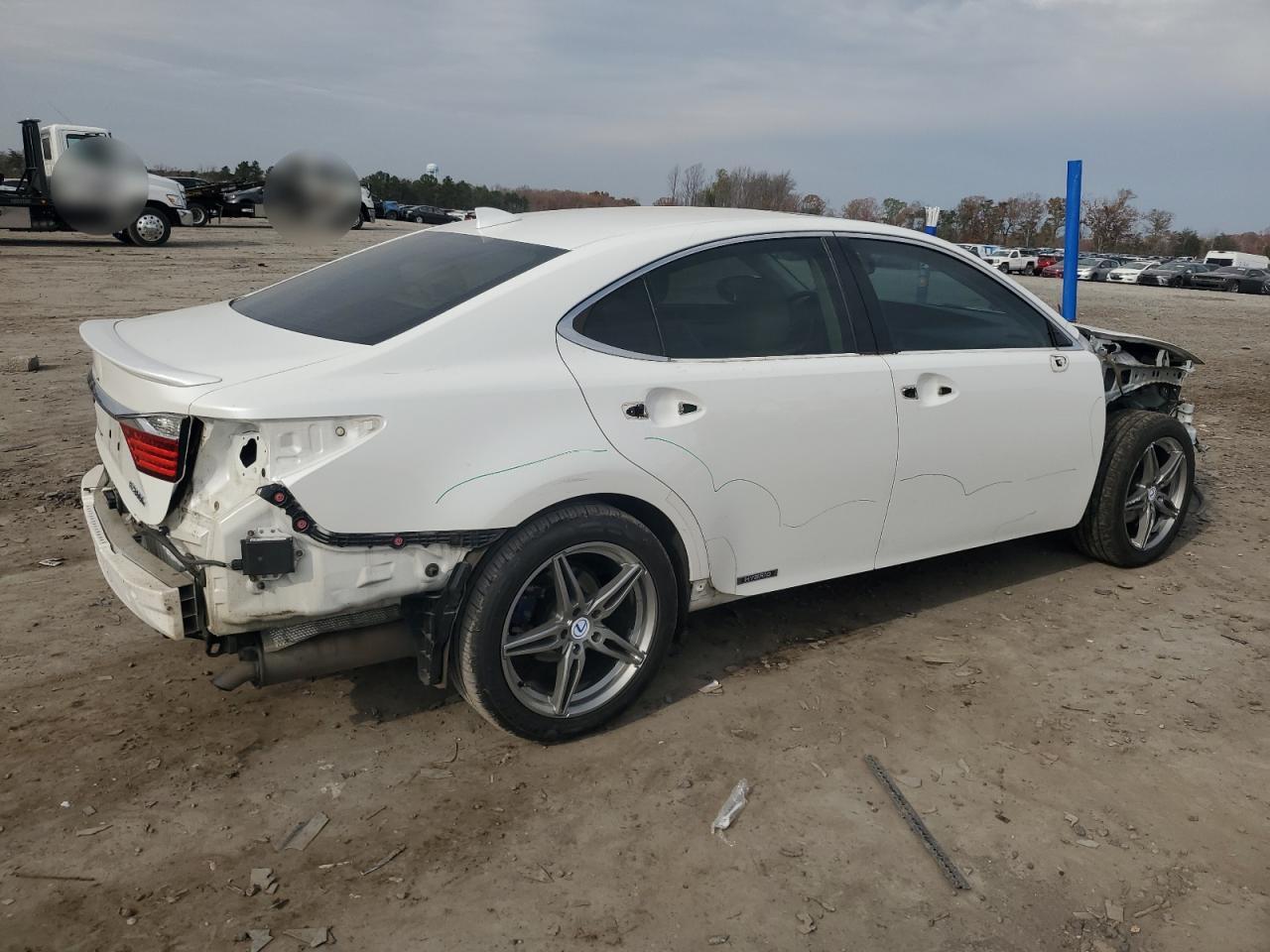2015 Lexus ES VIN JTHBW1GG1F2085295 Copart auction photo, front end / rear end damage thumbnail 3