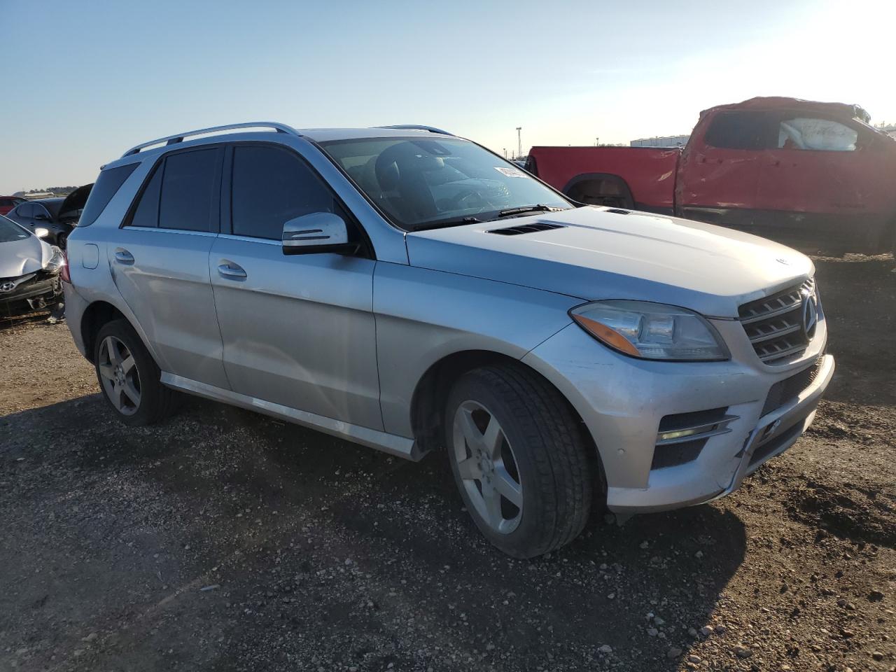 2015 Mercedes-Benz M-klasse VIN 4JGDA5JB4FA565961 Copart auction photo, water/flood / minor dent/scratches damage thumbnail 4