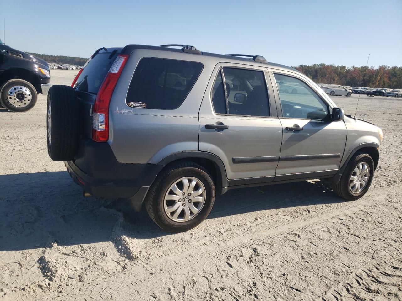 2006 Honda CR-V VIN JHLRD78876C052556 Copart auction photo, front end / side damage thumbnail 3