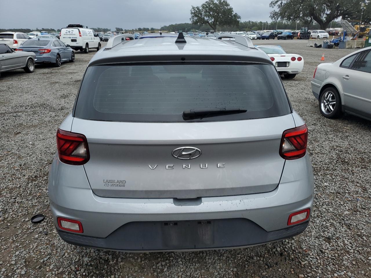 2020 Hyundai Venue VIN KMHRC8A31LU042594 Copart auction photo, side damage thumbnail 6