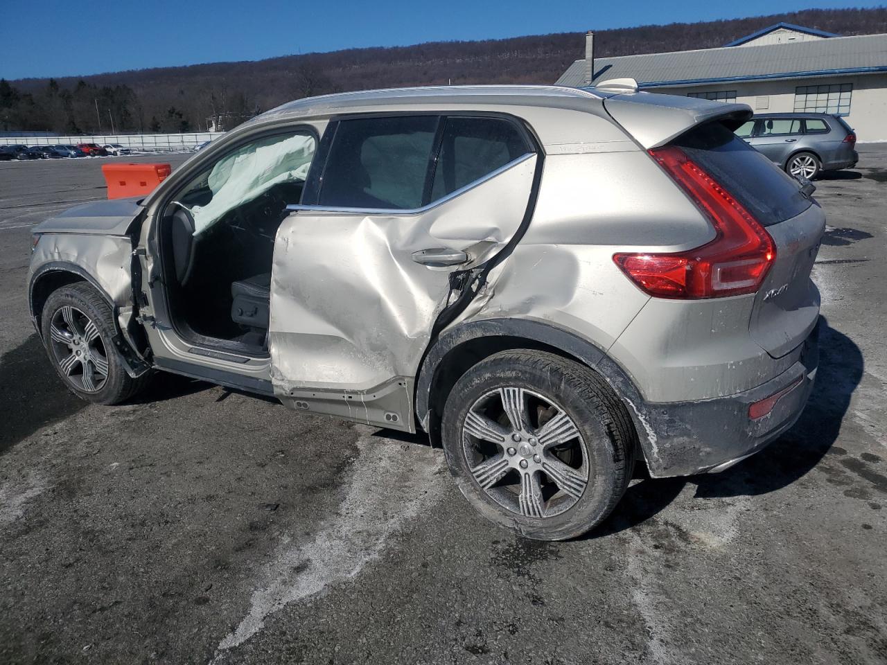 2019 Volvo XC40 VIN YV4162UL5K2056538 Copart auction photo, all over damage thumbnail 2